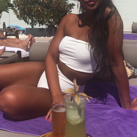 AEXAE Bandeau top and high rise thong bikini (size XS top and Medium bottom) - Picture 7 of 8